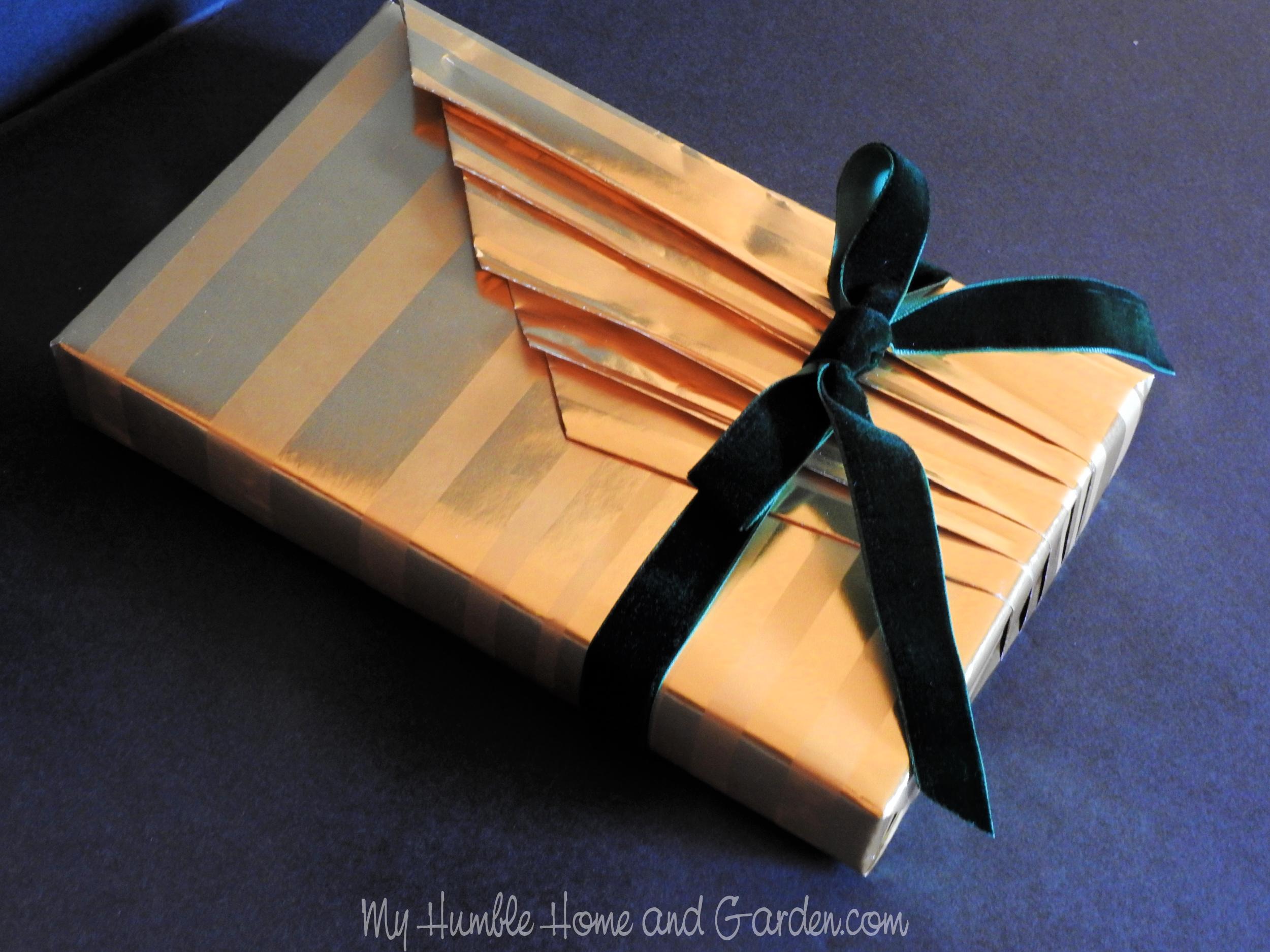 Paper-free gift-wrapping hack takes 30 seconds or less