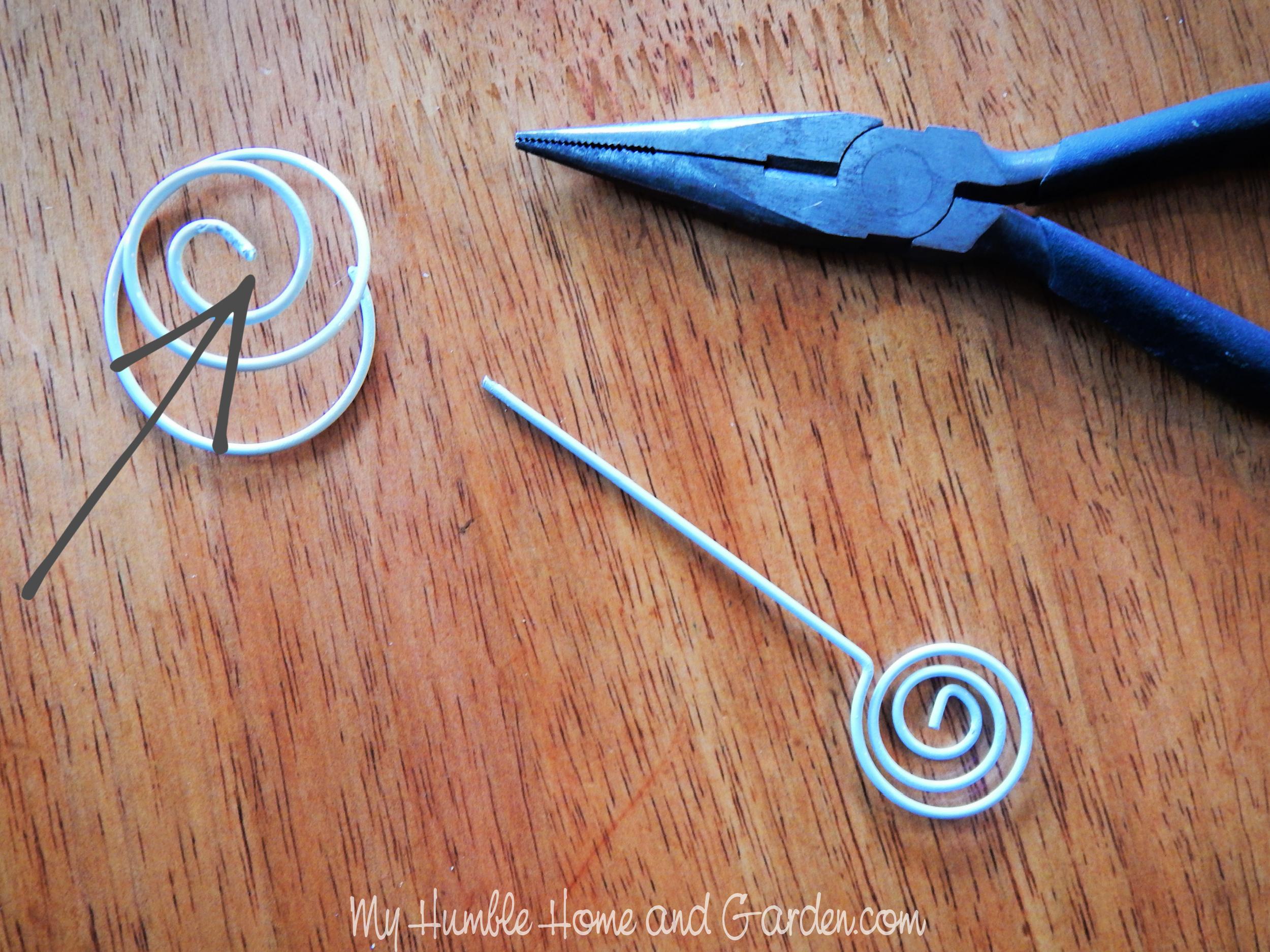 How To Make A Pretty Decoupaged Cube Wire Photo Holder My Humble Home